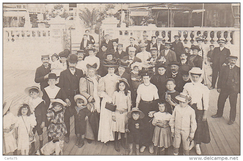 Enfants - Familles - Carte-Photo Femmes Mode - Hôtel Helder - Terrasses - Lieu à Localiser - Groupes D'enfants & Familles