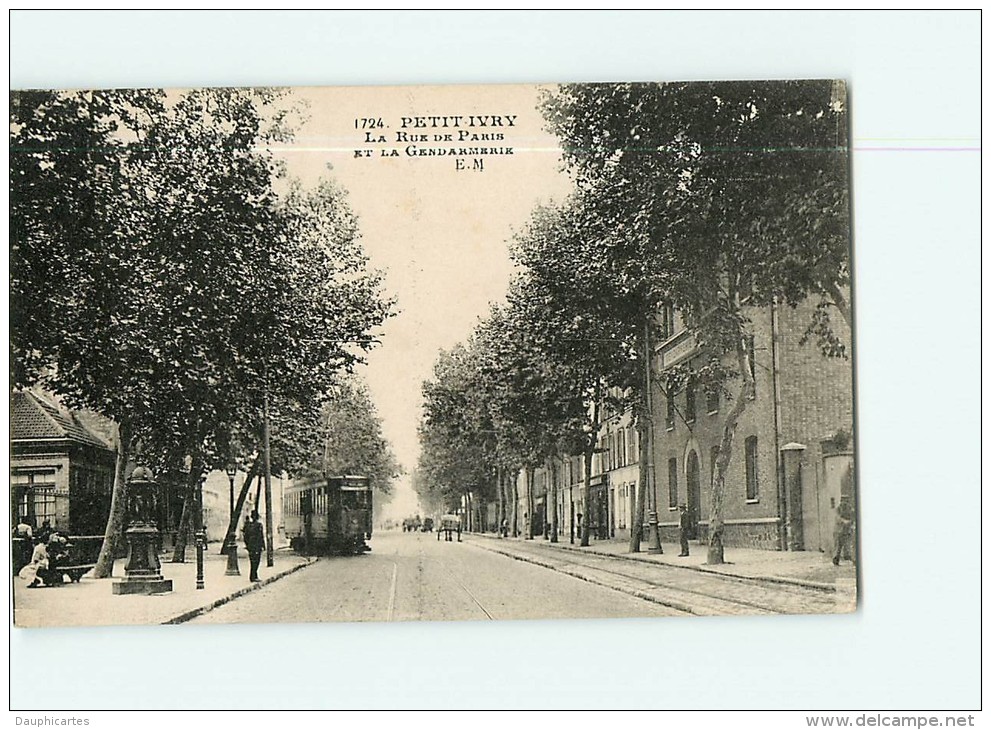 PETIT IVRY - Rue De Paris Avec Arrvivée Du Tramway - Gendarmerie - Animée - BE - Ed. Malcuit - 2 Scans - Ivry Sur Seine