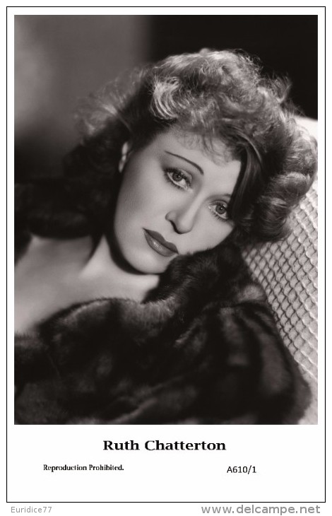 RUTH CHATTERTON - Film Star Pin Up - Publisher Swiftsure Postcards 2000 - Artiesten