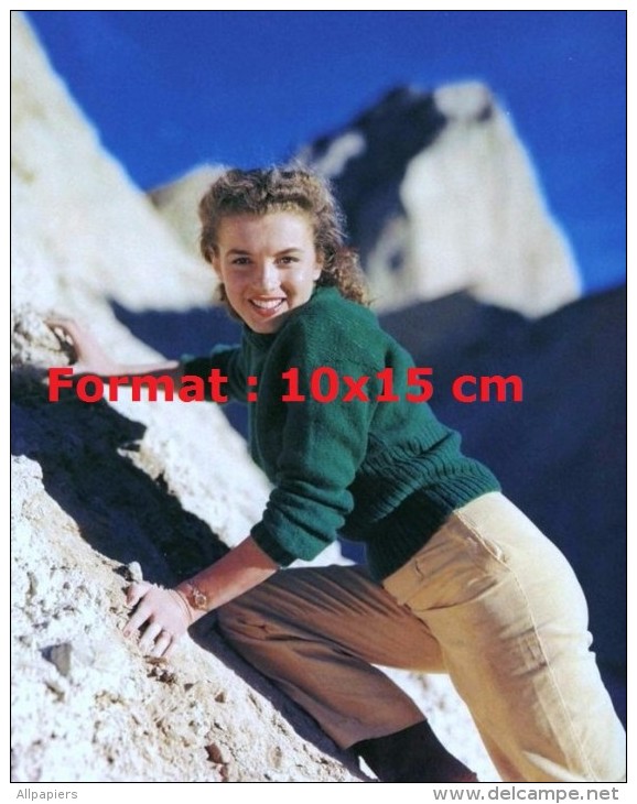 Reproduction D'une Photographie De La Jeune Marilyn Monroe Faisant De L'escalade - Other & Unclassified