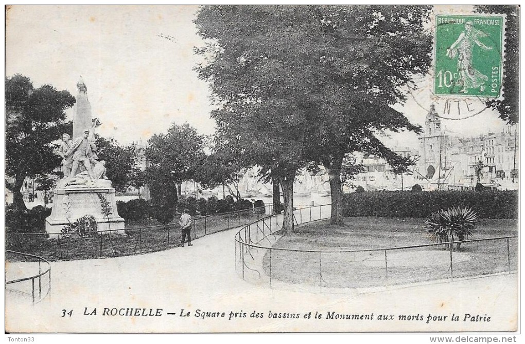 LA ROCHELLE - 17 -  Le Square Pris Des Bassins Et Le Monument Aux Morts Pour La Patrie - ENCH1202 - - La Rochelle