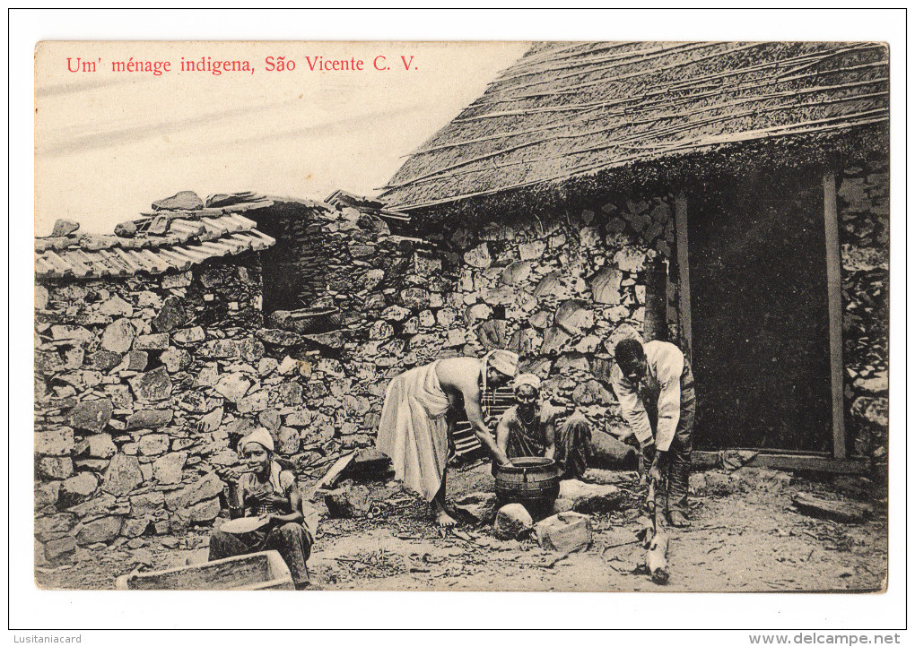 SÃO VICENTE -  COSTUMES - Um Ménage Indigena   Carte Postale - Cape Verde