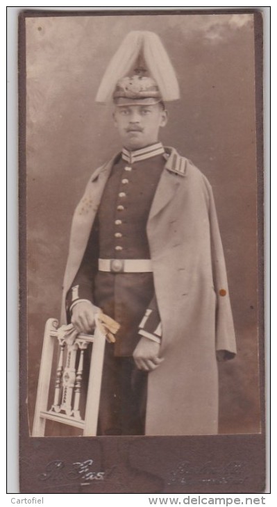 CDV-CARTE DE VISITE-PHOTO-SOLDAT-MILITAIR-ALLEMAND-PICKELHAUBE-PHOTO-RICHARD GAST-BERLIN-VOYEZ 2 SCANS ! ! ! - Guerre, Militaire