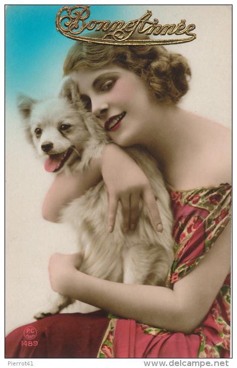 FEMMES - FRAU - LADY - DOG - Jolie Carte Fantaisie Portrait Femme Avec Chien Loulou Blanc - Chiens