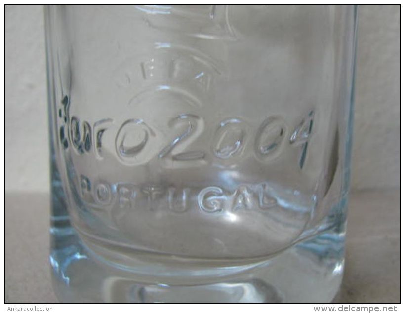 AC - COCA COLA 2004 UEFA EUROPEAN CHAMPIONSHIP PORTUGAL GLASS IN ORIGINAL BOX - Kopjes, Bekers & Glazen