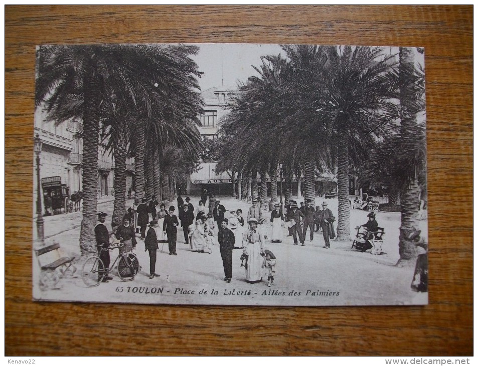 Carte Assez Rare , Toulon , Place De La Liberté , Allées Des Palmiers "" Carte Animée "" - Toulon