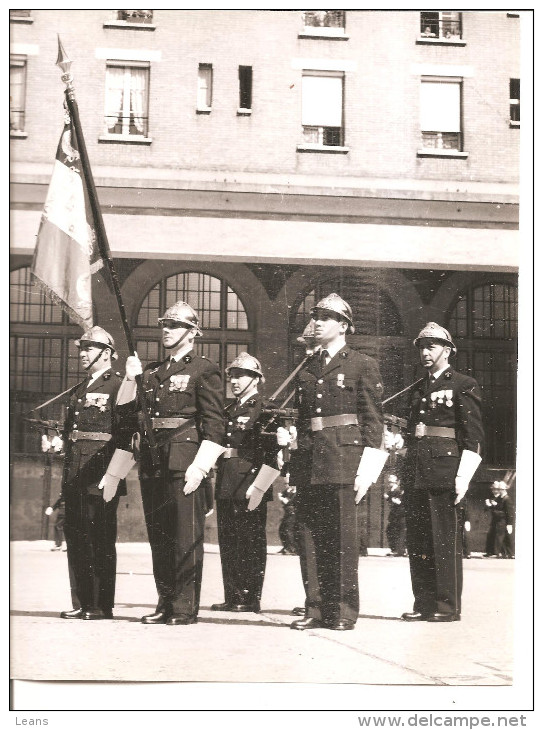 SAPEURS POMPIERS AU DRAPEAU - Autres & Non Classés