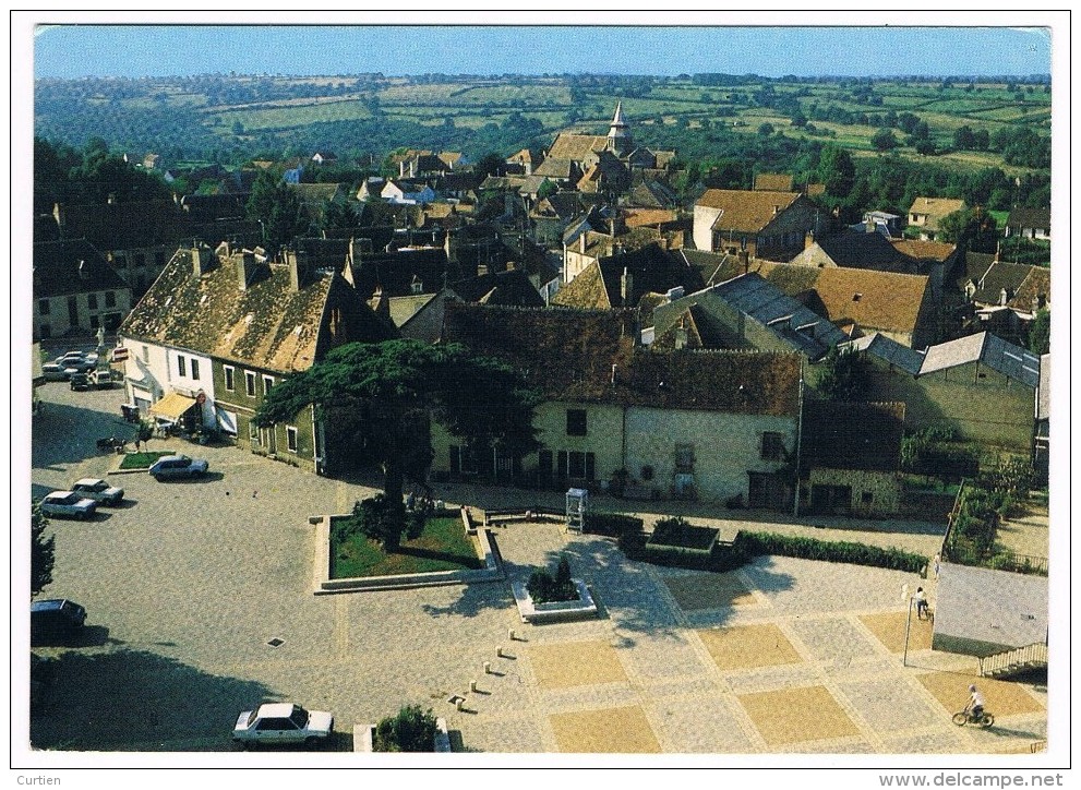 HURIEL . 03 . Vue Sur La Place Du Village - Autres & Non Classés