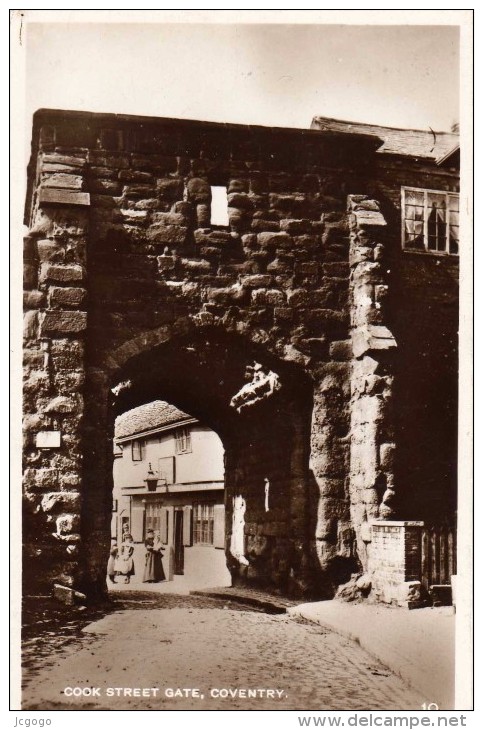 ROYAUME UNI ANGLETERRE COVENTRY  COOK STREET GATE. Carte Photo - Coventry