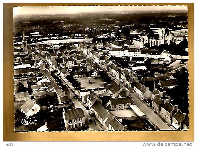 Jolie CP Photo Ciselée 22 Bégard Vue Générale Aérienne - CAD Bégard 4-08-1956 ?? - Ed CIM Combier 30165 A - Autres & Non Classés