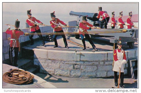 Canada Artillery Salue At Old Fort Henry Kingston Ontario - Kingston
