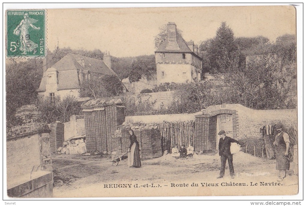 REUGNY. - Route Du Vieux Château. Le Navire. Jolie Carte - Reugny