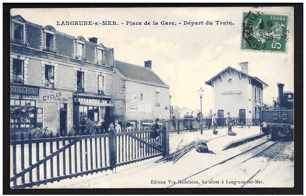 CPA 14 Langrune Sur Mer Place De La Gare Et Le Train Tramway Ligne De Caen Courseulles - Autres & Non Classés