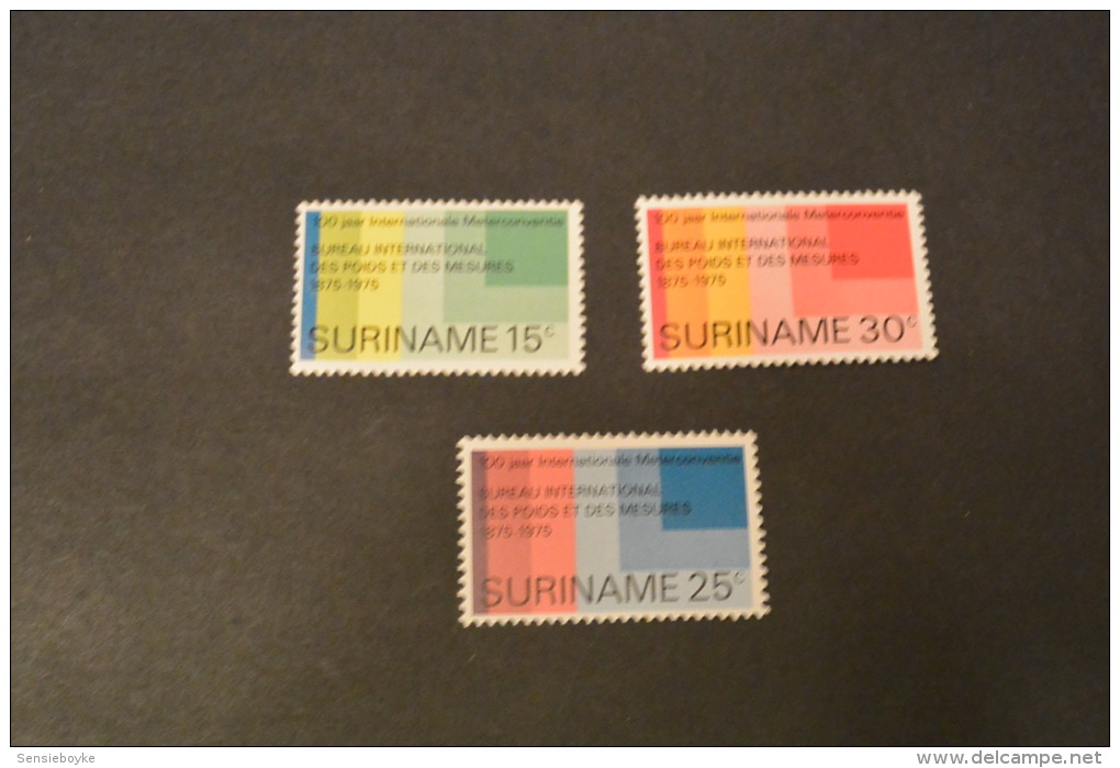 F7209- Set MNH Suriname 1975- SC. 421-423- INt. Meter Convention - Surinam