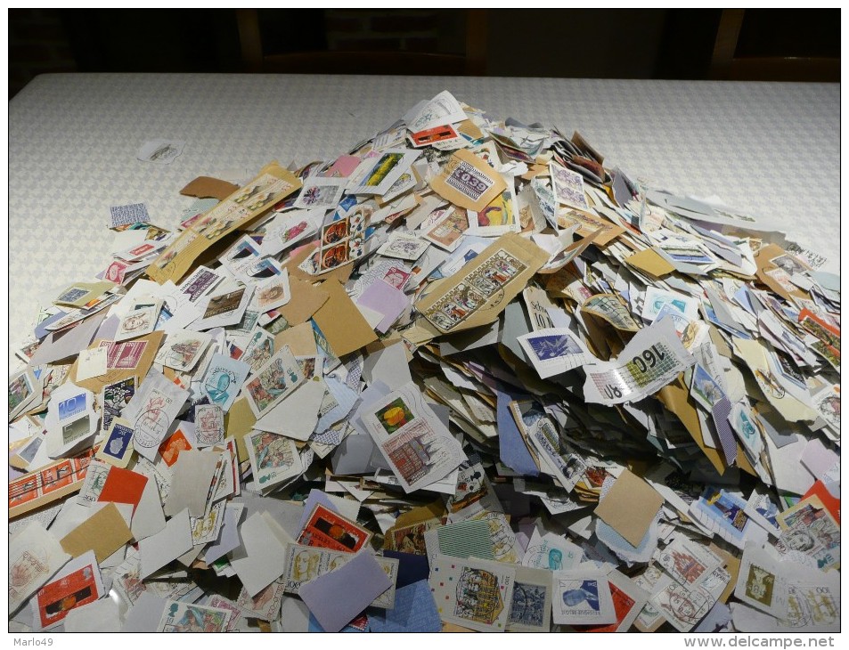 4.5 KG KILOWARE-KILOWAAR-WORLD-POSTZEGELS OP PAPIER GESTEMPELD - Vrac (min 1000 Timbres)