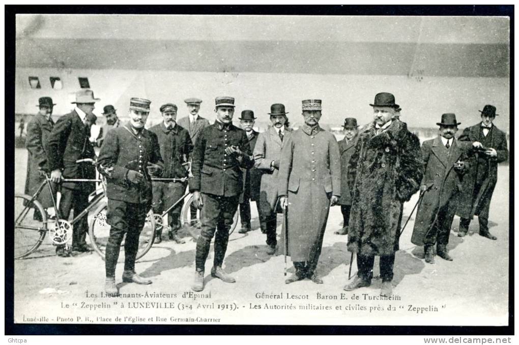 CPA. LUNÉVILLE.  Le Zeppelin à LUNÉVILLE 3-4 Avril 1913. Les Autorités Militaires... Voir Descriptif. - Dirigeables