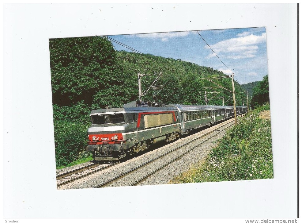 TRACTE PAR LA BB 15041 UN TRAIN STRASBOURG-PARIS EST APPROCHE D'ARZVILLER (57) 367   JUIN 99 - Arzviller