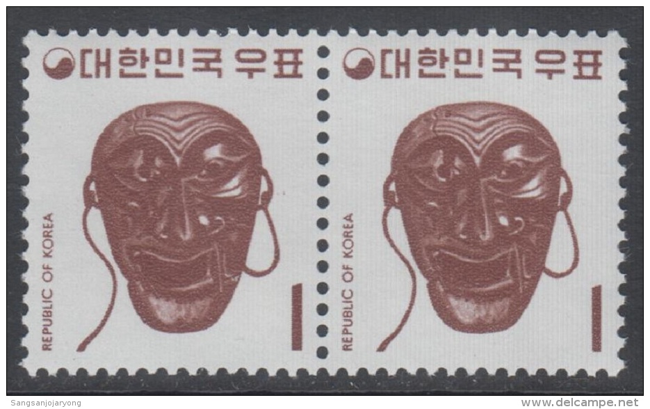 South Korea KPC265 Traditional Old Man's Mask, Horizontal Pair - Dance