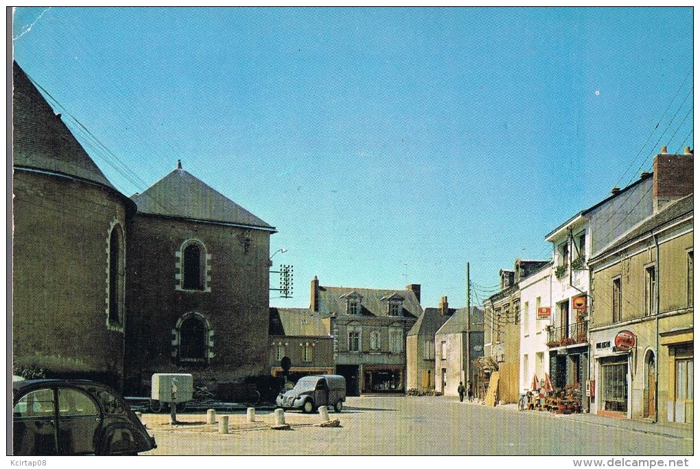 HERIC . Place De L'Eglise Et L'Hötel '' Le Mouzillon '' . Taxis - Ambulance . - Autres & Non Classés