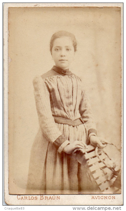 Cdv- JEUNE FILLE   PH. CARLOS BRAUN   AVIGNON - Personnes Anonymes