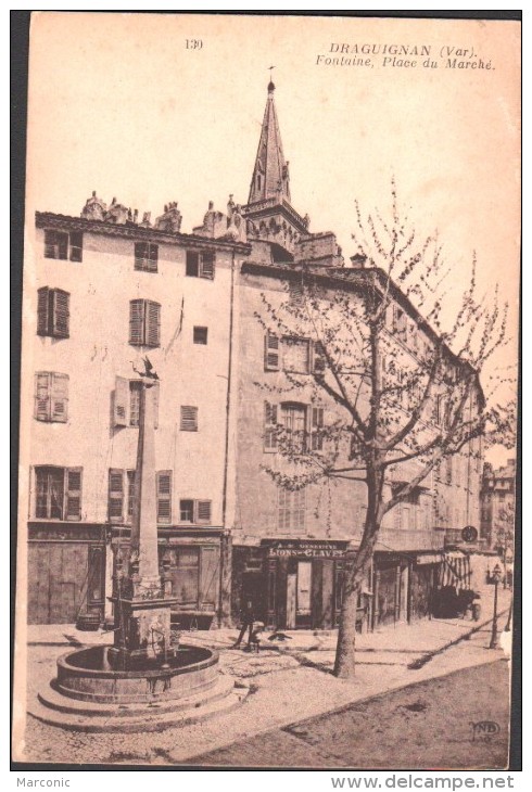 83 - DRAGUIGNAN - Fontaine, Place Du Marché - Draguignan