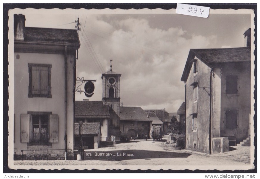 Burtigny - La Place Entre Le Restaurant Et L'église ; Char à Foin - Vers 1940 (-994) - Burtigny