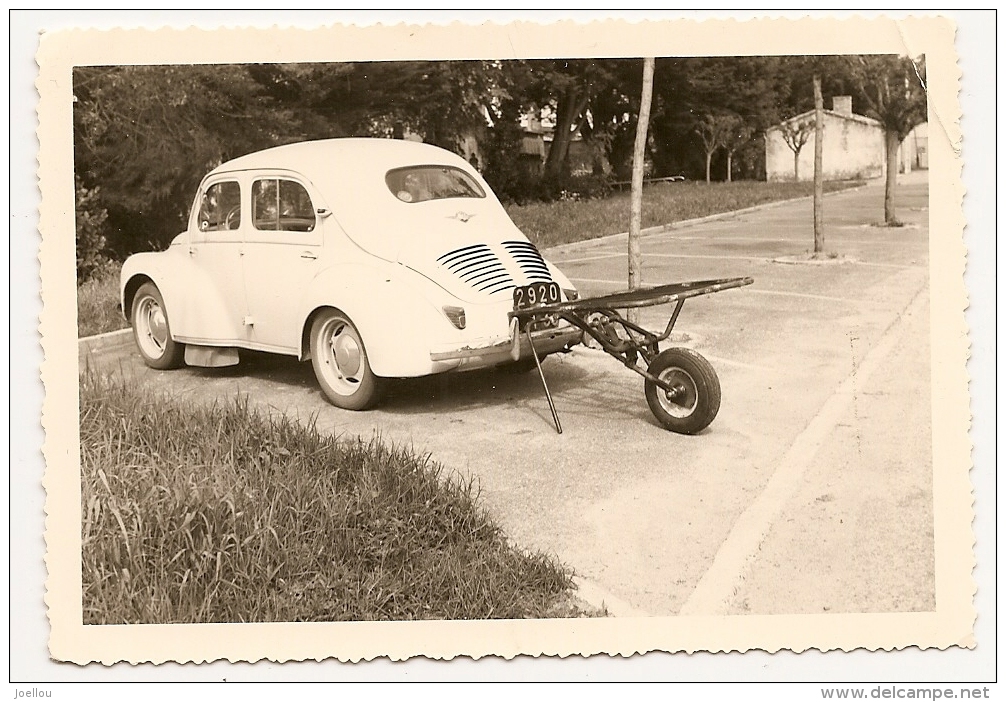 Rare Photographie Voiture Renault 4CV 4 CV Avec Une Remorque Porte Bagages - Automobiles