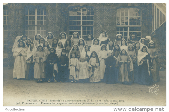 BELGIQUE POPERINGE / Souvenir Du Couronnement De Notre-Dame De Saint-Jean, Femmes Du Peuple Allant Au Pèlerinage / - Poperinge