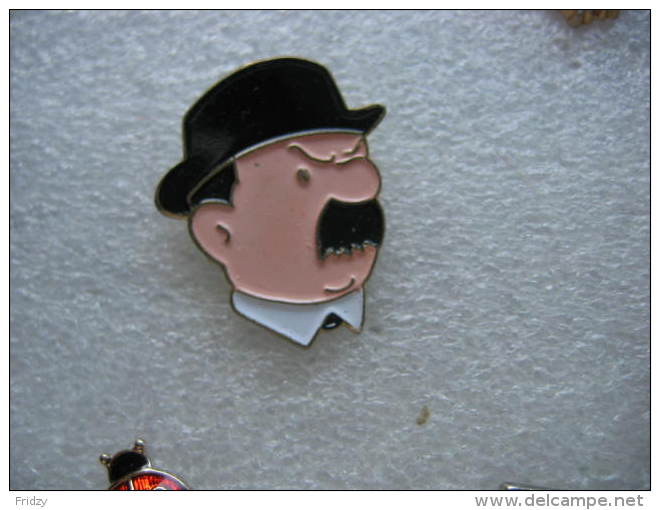 Pin´s Du Portrait D'un Des 2 DUPONT Dans Les Aventures De Tintin - Comics