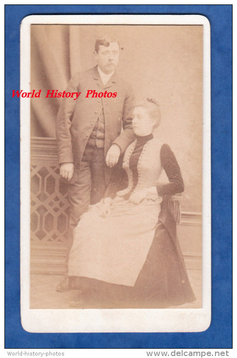 Photo Ancienne CDV - PARIS - Portrait De M. & Mme F. WATTELIER - 1889 - Photographie Christian - Homme Femme Couple - Oud (voor 1900)