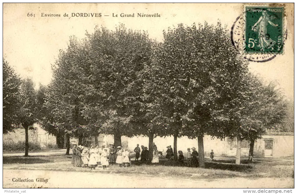 LE GRAND NERONVILLE - La Place Du Village - Animée - A Voir - N° 11188 - Dordives