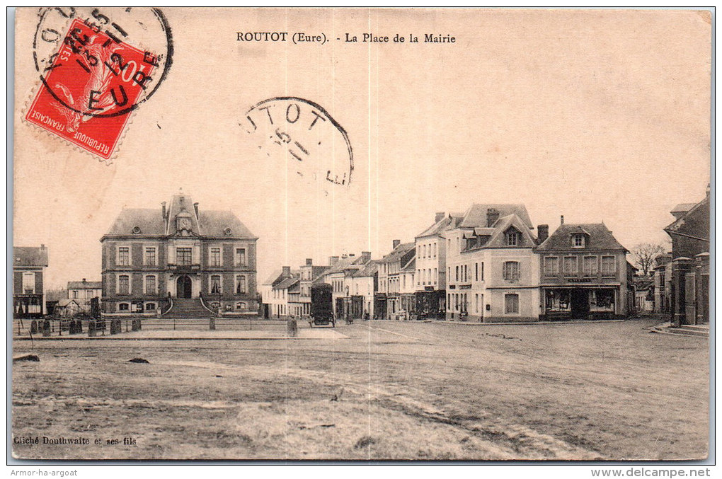 27 ROUTOT - La Place De La Mairie - Routot