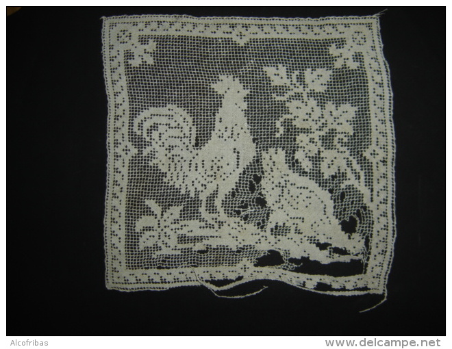 Decors De Rideau Ancien Travail Sur Filet Sujet Coq Et Poule 23 X 22 Cm Environ A Restaurer - Drapery