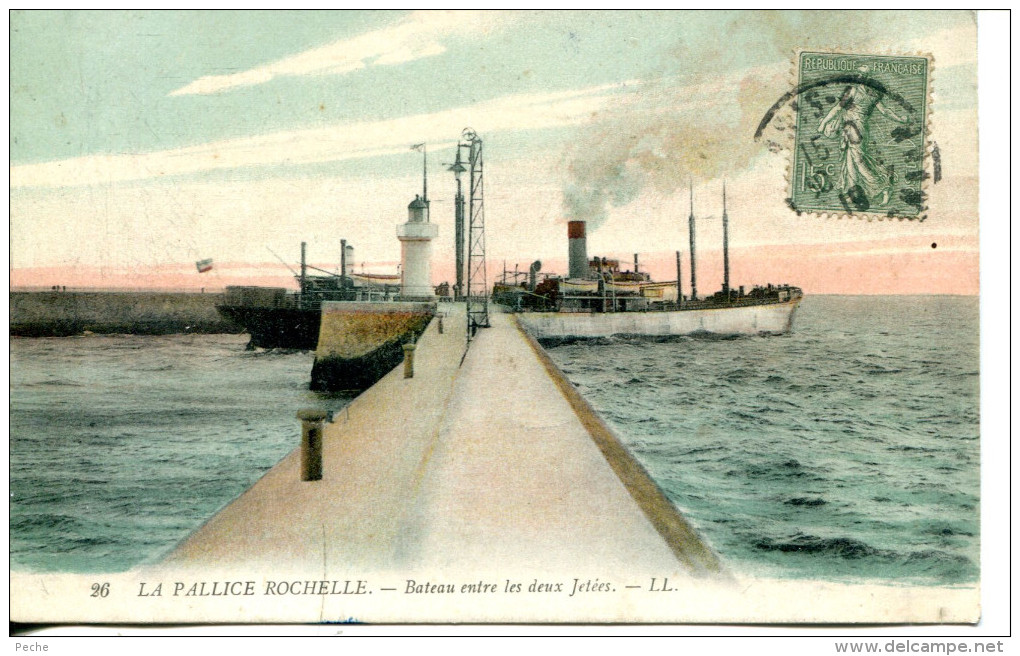 N°48700 -cpa La Pallice Rochelle -bateau Entre Les Deux Jetées- - Commerce