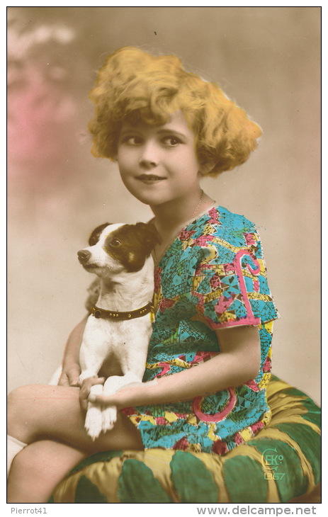 ENFANTS - LITTLE GIRL - MAEDCHEN - DOG - Jolie Carte Fantaisie Portrait Fillette Et Chien - Chiens