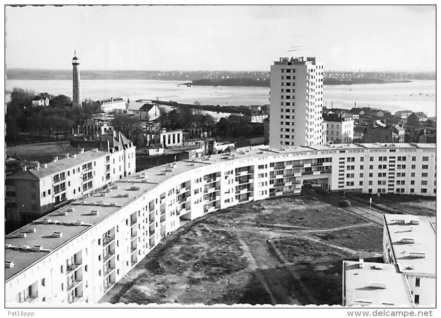 56 - LORIENT : La Banane Et Tour De 14 étages ( HLM Cité Lotissement Immeubles ) CPSM Dentelée Noir Blanc GF - Morbihan - Lorient