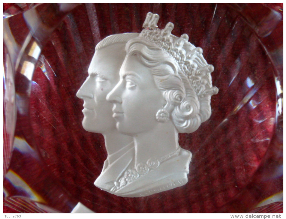 Rare Presse Papiers Baccarat Cristallo-Cérame Couronnement D'Elizabeth II 1953 Par Gilbert Poillerat - Pisapapeles