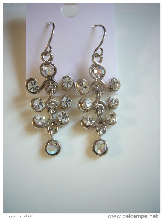 Neuf - Boucles D'oreilles Dormeuses Strass Transparent Et Strass Irisé Forme Grappe De Raisin - Earrings