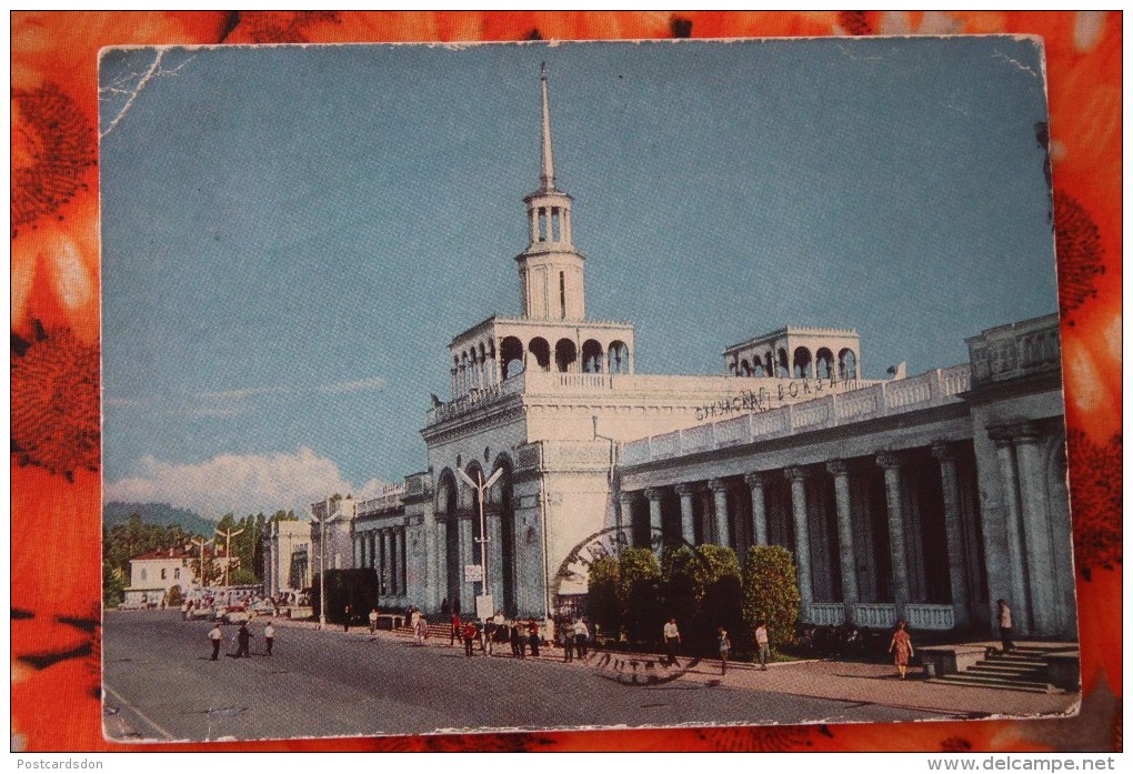 ABKHAZIA.  Old Postcard  SUKHUMI.  USSR - Old PC 1972 - RAILWAY STATION - LA GARE - BAHNHOF   Stationery - Gares - Sans Trains