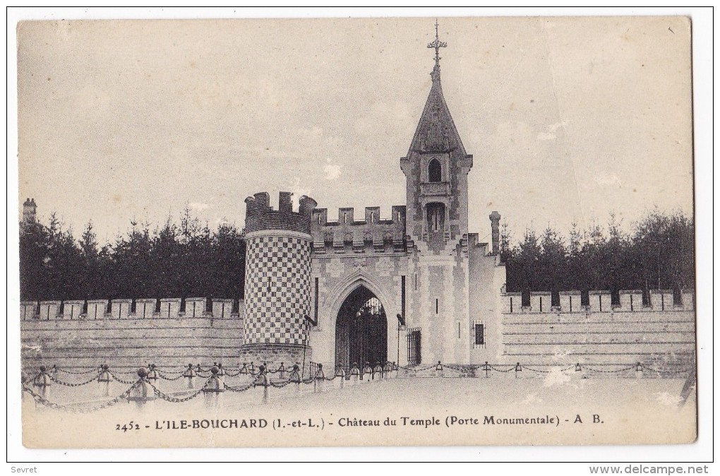 L´ILE BOUCHARD. - Château Du Temple. (Porte Monumentale) - L'Île-Bouchard