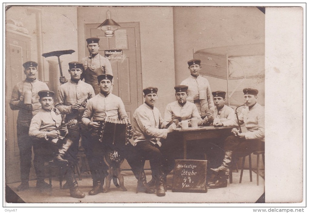 Carte Postale Photo Militaire Allemand WISSEMBOURG-WEISSENBURG (Bas-Rhin) Chambrée-Soldats Avec Accordéon-Mandoline-Pipe - Wissembourg