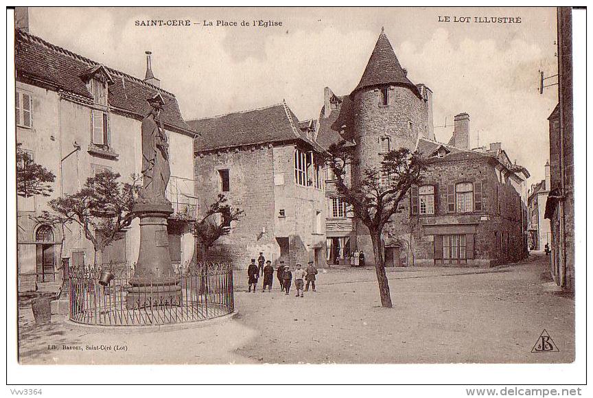 SAINT-CERE: La Place De L'Eglise - Saint-Céré