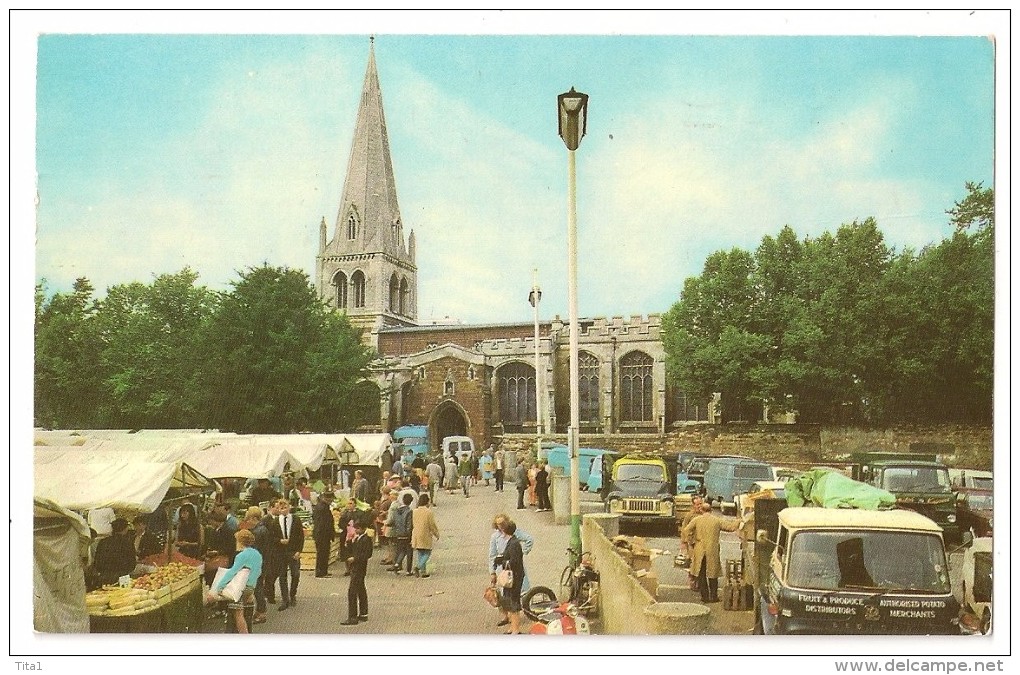 S4577 -The Parish Church And Market Stalls - Wellingborough - Northamptonshire