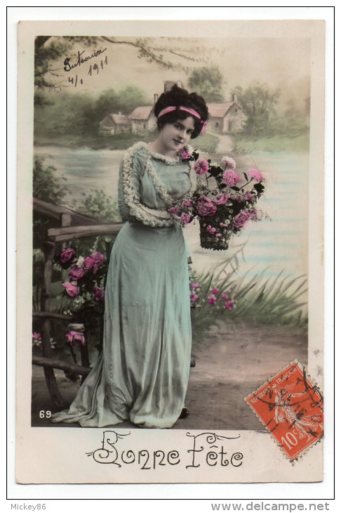 Femme--1911--Portrait De Femme Avec Fleurs Et Jolie Robe "Bonne Fête " N° 69 éd ???? - Women