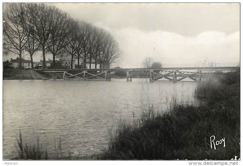 - Loire Atlantique -ref -B680 - Frossay - La Chaussée - Le Pont Sur Le Canal - Ponts - Canaux - Carte Bon Etat - - Frossay