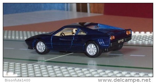 FERRARI 288 GTO Bleue - échelle 1/36ème - MAISTO - Maisto