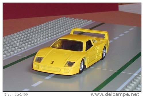 FERRARI F40 Jaune - échelle 1/39ème - MAISTO - Maisto