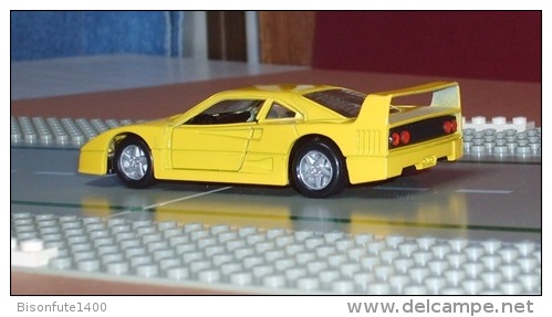 FERRARI F40 Jaune - échelle 1/39ème - MAISTO - Maisto