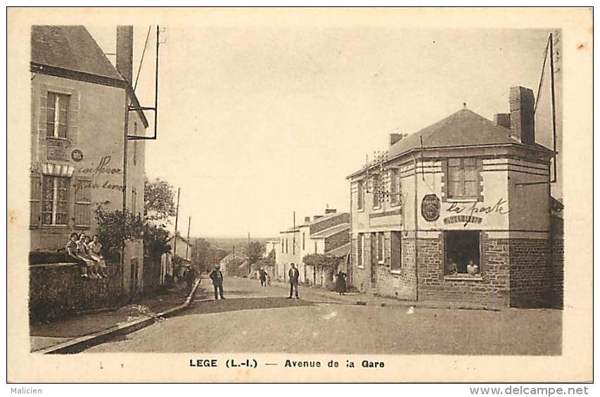 - Loire Atlantique -ref -B656-  Legé - Avenue De La Gare - La Poste - Postes - Carte Bon Etat - - Legé