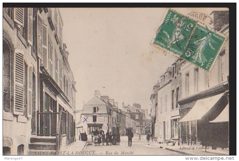 CPA:St Vaast-la-Hougue:Rue Du Marché - Saint Vaast La Hougue